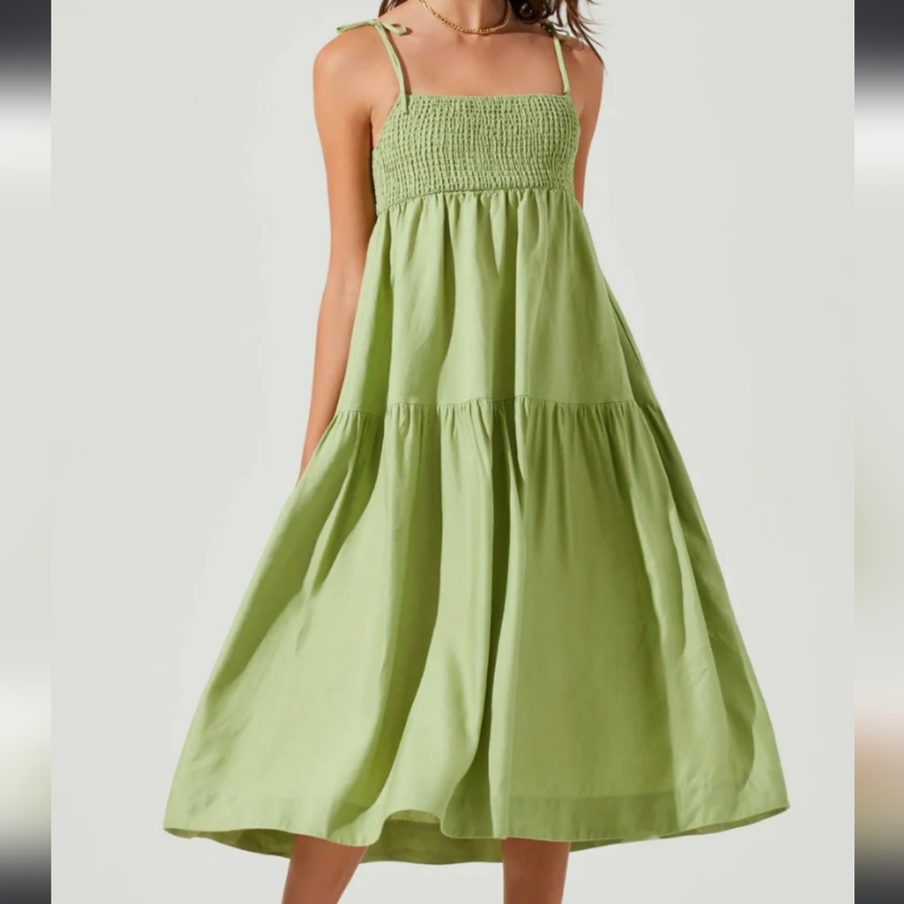 COPY - ASTR The Label Marlene Square Neck Mockneck Midi Green